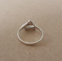 Load image into Gallery viewer, Silberring schmal zwei Füße dunkel oxidiert 925er Sterling Silber Damen Silberschmuck Ringe - chic - net.de
