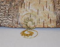 Load image into Gallery viewer, Spiralen Ohrringe Brass Wellen hohle Tropfen antik golden Tribal Piercing - chic - net.de
