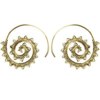 Cargar imagen en el visor de la galería, Spiralen Ohrringe Dreiecke Tropfen Kerbe Messing Brass antik golden nickelfrei Tribal Piercing - chic - net.de
