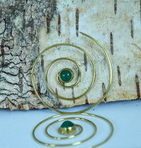 Cargar imagen en el visor de la galería, Spiralen Ohrringe glänzend Messing Jade antik golden Piercing Tribal nickelfrei Schmuck Brass Bronze - chic - net.de
