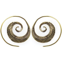 Load image into Gallery viewer, Spiralen Ohrringe oxidiert Blatt breit Messing Brass antik golden nickelfrei Tribal Piercing Schmuck - chic - net.de
