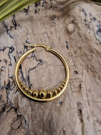 Load image into Gallery viewer, Strahlende Creolen - Handgefertigte Damenohrringe in gold und silber - chic - net.de
