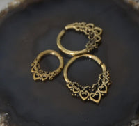Load image into Gallery viewer, Universal Piercing Ring Brass Herz Bögen Punkte gold - chic - net.de

