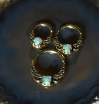 Load image into Gallery viewer, Universal Piercing Ring Brass Opal weiß Knoten celtic - chic - net.de
