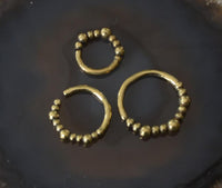 Load image into Gallery viewer, Universal Piercing Ring Brass Perlen Kugeln gold - chic - net.de
