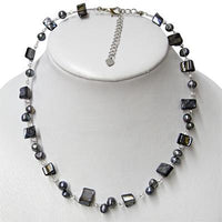 Load image into Gallery viewer, Perlen Perlmutt Halskette Muschel Stücke lila braun grau
