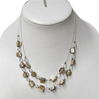 Load image into Gallery viewer, Halskette zweilagig beige Glasperlen Perlmutt Splitter
