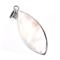 Load image into Gallery viewer, Perlmutt Muschel Anhänger 28 mm Silberanhänger 925er Sterling Silber Damen Schmuck weiß Mandel
