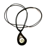 Load image into Gallery viewer, Shivaauge Kette Tropfen Kokosholz Rand Baumwolle gewachst Shiva Auge verstellbar
