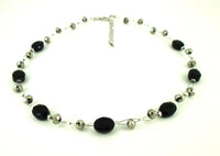Load image into Gallery viewer, Halskette Glas Perlen Glitzer schwarz silber 42- 48 cm
