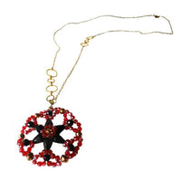 Load image into Gallery viewer, Brass Kette rot schwarz Anhänger rund Blume Glaskristalle facettiert gold nickelfrei Glitzer Schmuck
