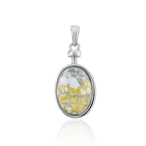 Zirkonia Anhänger Silberschmuck mit großem, oval facettiertem Zirkonia in 925er Sterling Silber Fassung, verziert mit kleinen gelben Steinen, präsentiert vor weißem Hintergrund.