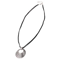 Load image into Gallery viewer, Lederbandkette schwarz Ringe Edelstahl silberfarben  Länge 25 cm
