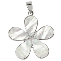 Cargar imagen en el visor de la galería, Blumenförmiger Perlmutt-Anhänger, Damenanhänger im 925er Sterlingsilber eingefasst.

