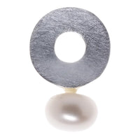 Load image into Gallery viewer, rund Perlenanhänger Loch gebogen Silberanhänger gemasert 925er Sterling Silber Zuchtperle lang
