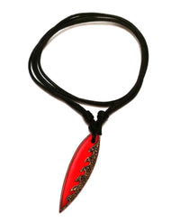 Load image into Gallery viewer, Surferkette Holzkette Kette Sono Holz Baumwolle Surfer Style Surfbrett Holzanhänger Unisex Schmuck rot gefärbt Muster Flammen
