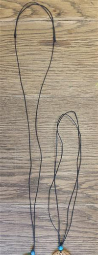 Load image into Gallery viewer, Halskette Holz verstellbar Anhänger Fische Drachen
