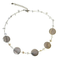 Load image into Gallery viewer, Halskette Perlmutt Scheiben Zebra Perlen Steinsplitter weiß
