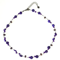 Load image into Gallery viewer, Halskette Glas Perlen Perlmutt Scheiben Glitzer lila 42-48cm
