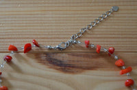 Load image into Gallery viewer, Halskette Perlmutt Zebra Perlen Koralle rot violett
