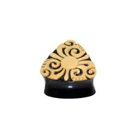 Load image into Gallery viewer, The Horn Plug Bio Kokos Schale Dreieck Tunnel in black features a raised beige abstract swirl pattern with a central circle—ideal as an organic expander or unique tribal-style piercing earring.

