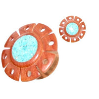 Cargar imagen en el visor de la galería, Two circular Holzplug Rosenholz hellbraun Blume with hand-carved petal cutouts and türkis Inlay centers. One Tribal Holz Plug Tunnel looks larger and closer, the other smaller and further on a white background.
