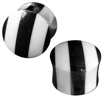 Load image into Gallery viewer, Tribal Plug weiß schwarz gestreift handgeschnitzt Bone Büffelhorn Organic Expander Tunnel Piercing
