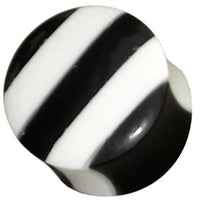 Load image into Gallery viewer, Tribal Plug weiß schwarz gestreift handgeschnitzt Bone Büffelhorn Organic Expander Tunnel Piercing
