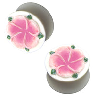 Load image into Gallery viewer, Bone Plug weiß Inlay Blume rosa grün handgeschnitzt Tribal Organic Expander Tunnel Piercing
