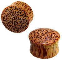 Cargar imagen en el visor de la galería, Two round, brown hell Holz Plug Punkte Muster Kokosholz handmade plugs with a textured, spotted pattern are shown against a white background.
