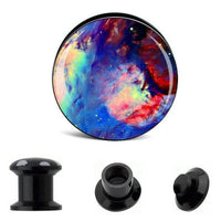 Load image into Gallery viewer, The Schraub Plug Acryl Farbverlauf weiß blau rot is a round black acrylic Tunnel Expander Piercing with a vibrant gradient design in white, blue, and red. Shown from front, side, and disassembled views as unique Ohrschmuck.

