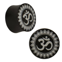 Load image into Gallery viewer, Plug Horn weiße Gravur Om in Sonnenblume schwarz Piercing
