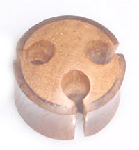 Load image into Gallery viewer, Tribal Holz Plug rund drei Löcher Tunnel handgeschnitzt Sonoholz Teakholz Expander Unisex
