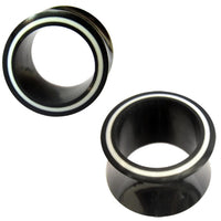 Load image into Gallery viewer, Two Horn Plug schwarz Rim weiß Flesh Tunnel Organic Expander plugs, black with a glossy finish and thin white rim on the front edge, shown on a white background—ideal for organic piercing expansion.
