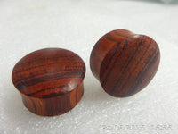 Load image into Gallery viewer, Waru Holz Plug dunkel braun gemasert Handgeschnitzt Tunnel Expander
