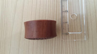 Cargar imagen en el visor de la galería, Plug Sawo Holz braun Gravur schwarz Blüte Herz Tribal Expander Organic Tunnel
