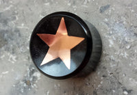 Load image into Gallery viewer, Horn Plug Stern Inlay metallic rosegold schwarz Expander Handarbeit Flesh Tunnel
