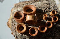 Load image into Gallery viewer, Olivenholz Flesh ribbed Tunnel Lobe Piercing Holz straight

