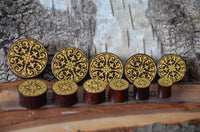 Load image into Gallery viewer, Holz Plug Gothic Kreuz gold double flared
