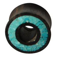 Cargar imagen en el visor de la galería, The Flesh Tunnel Eisenholz schwarz Rim Crushed Türkis Inlay is a round, dark wooden tunnel with a central hole and a rim featuring striking turquoise stone inlays for a bold tribal look.
