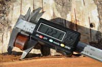 Cargar imagen en el visor de la galería, Holz Plug dunkelbraun Maya Maske gold Lasergravur
