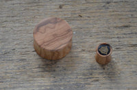 Cargar imagen en el visor de la galería, Olivenholz Horn Inlay Flesh Plug Symbol Dreiecke
