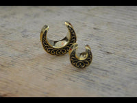 Load image into Gallery viewer, Saddle Plug Messing antik gold Sichel Bögen Tunnel
