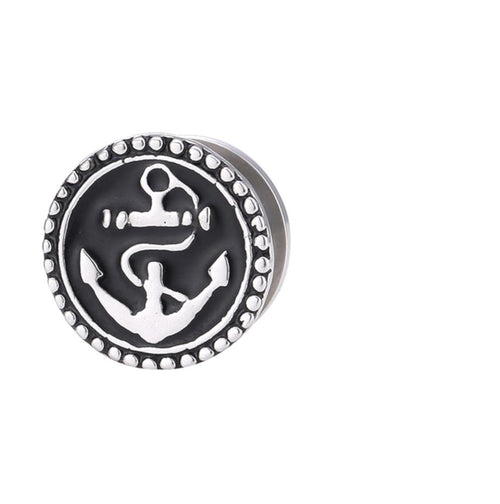 A round, silver Schraubplug Tunnel Edelstahl Plug features a raised anchor design in the center, encircled by a beaded border, perfect for a standout look.