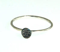 Load image into Gallery viewer, Ring Silber 925 oxidiert Kreis Streifen 1mm gebürstet

