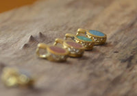 Load image into Gallery viewer, Anhänger Silber 925 vergoldet Scheibe crushed Stein 9mm
