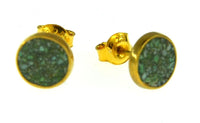 Load image into Gallery viewer, Ohrstecker Silber 925 vergoldet crushed Stein Malachit rund
