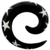 Cargar imagen en el visor de la galería, Tribal Buffalo Horn Piercing Expander, schwarze Spirale mit weißen Sternen, 4mm Ohrring aus Büffelhorn, Plug, Tunnel, Ohrhänger, Ohrstecker
