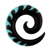 Load image into Gallery viewer, Tribal Buffalo Horn Piercing Expander, schwarze Spirale mit türkisfarbenem Waveinlay, 12mm,  Plug, Tunnel, Ohrring, Ohrhänger, Ohrstecker
