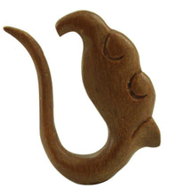 Load image into Gallery viewer, Tribal Piercing hängend Muster Holz Unisex Expander handgeschnitzt Sonoholz Organic
